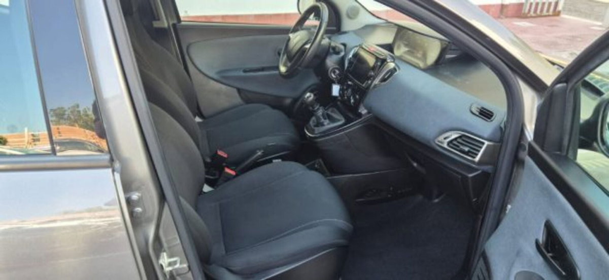 Lancia Ypsilon 1.0 FireFly 5 porte S&S Hybrid Gold Plus (12)