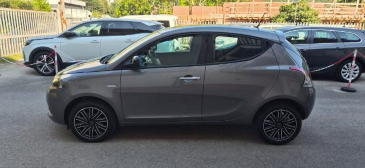 Lancia Ypsilon 1.0 FireFly 5 porte S&S Hybrid Gold Plus (2)