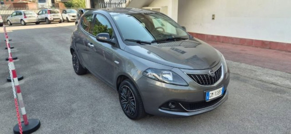 Lancia Ypsilon 1.0 FireFly 5 porte S&S Hybrid Gold Plus (3)