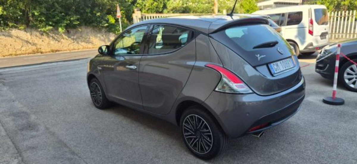 Lancia Ypsilon 1.0 FireFly 5 porte S&S Hybrid Gold Plus (4)