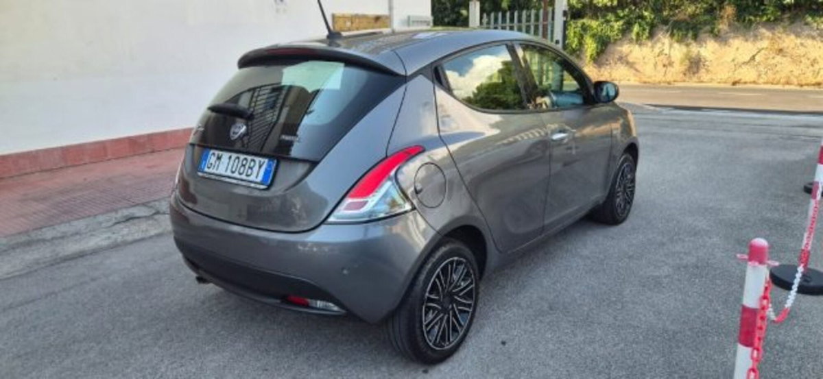 Lancia Ypsilon 1.0 FireFly 5 porte S&S Hybrid Gold Plus (5)