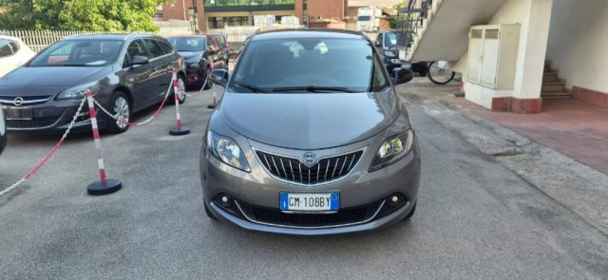 Lancia Ypsilon 1.0 FireFly 5 porte S&S Hybrid Gold Plus (7)