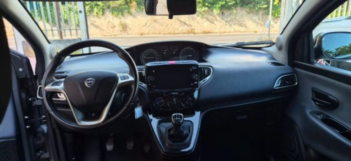 Lancia Ypsilon 1.0 FireFly 5 porte S&S Hybrid Gold Plus (9)