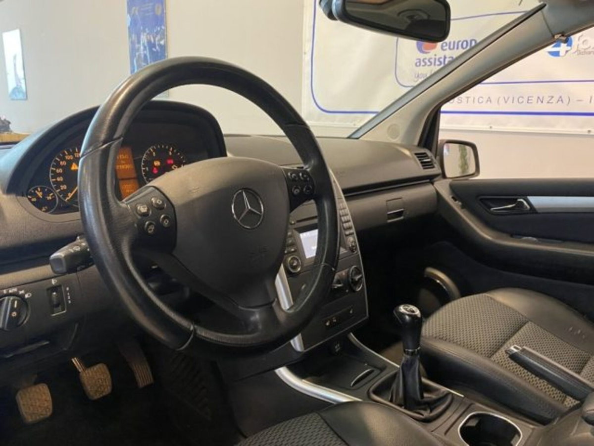 Mercedes-Benz Classe A 180 CDI Coupé Avantgarde (8)