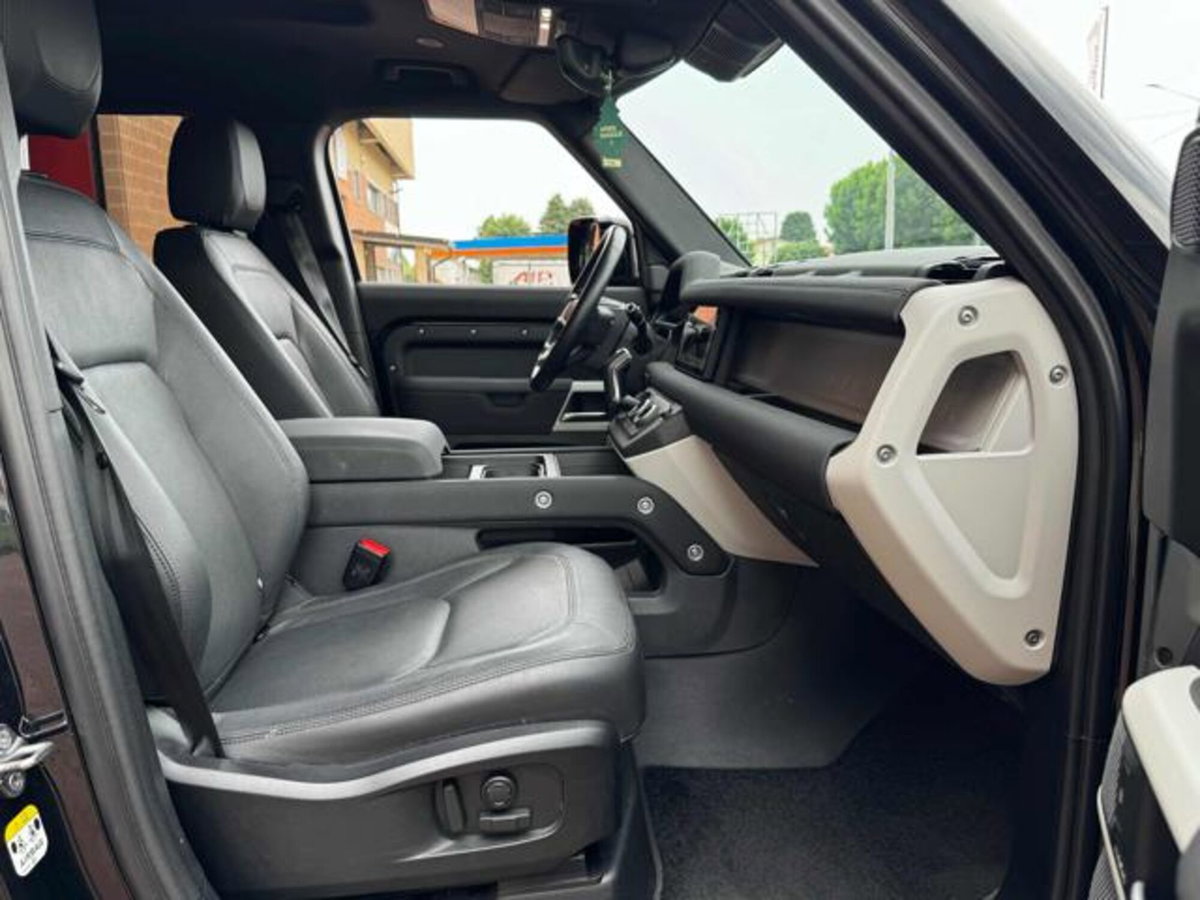 Land Rover Defender 110 3.0d i6 mhev X-Dynamic SE awd 200cv auto (7)