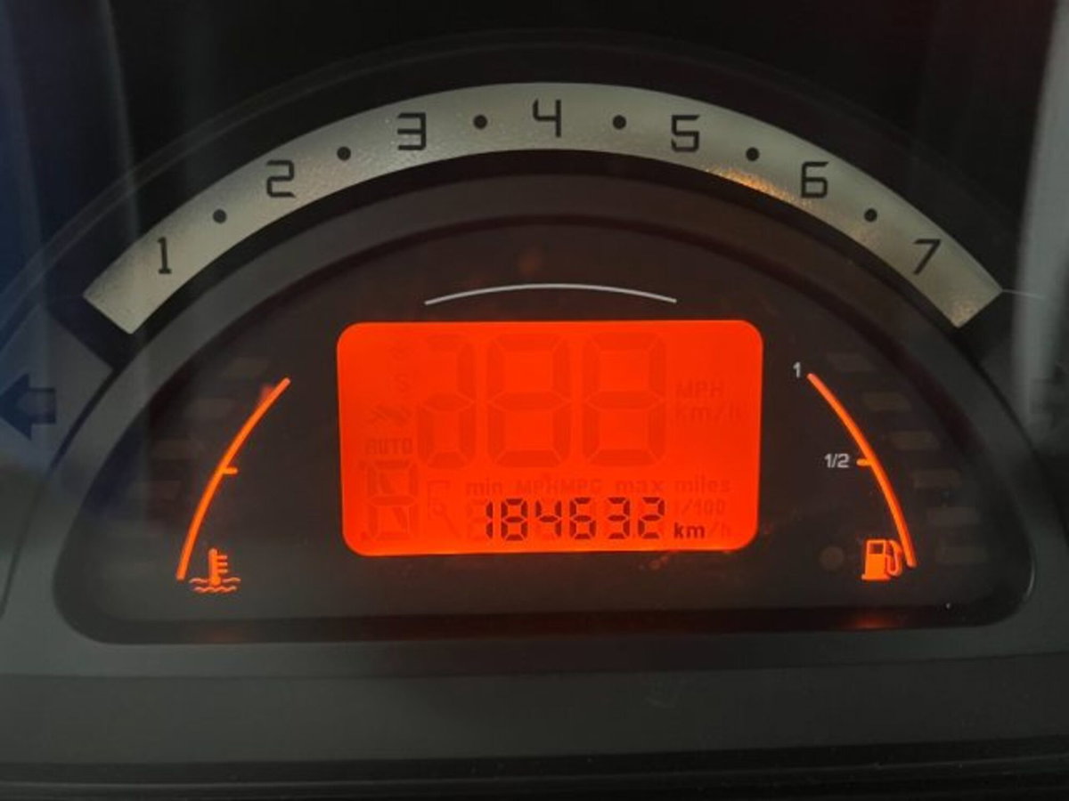 Citroen C3 1.6 HDi 90CV Exclusive (15)