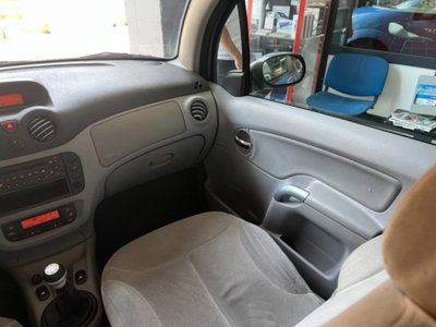 Citroen C3 1.6 HDi 90CV Exclusive (19)