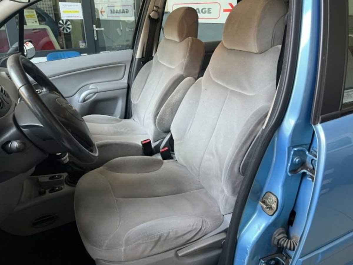 Citroen C3 1.6 HDi 90CV Exclusive (9)