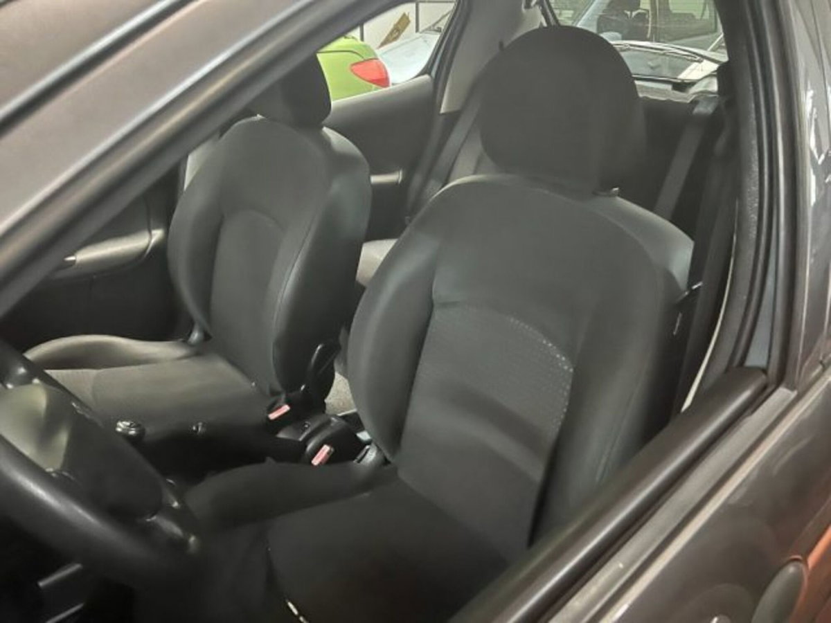 Peugeot 206 60CV 3p. (7)