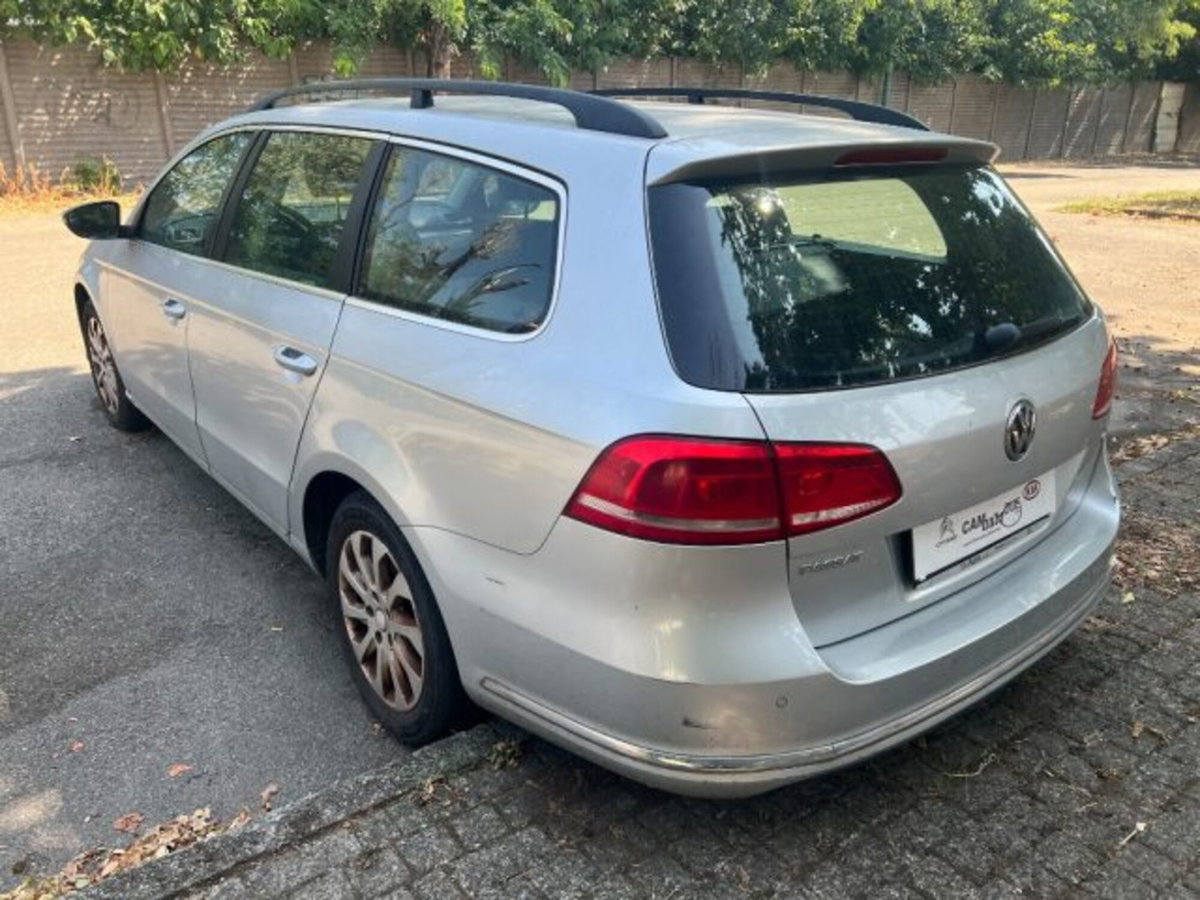 Volkswagen Passat Variant 1.6 TDI DPF Var Comf. BM Tech. (2)