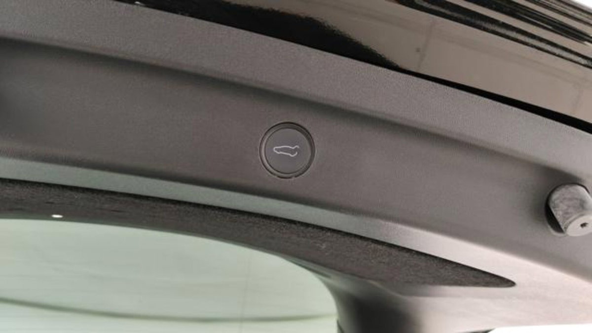 Tesla Model Y Standard Range rwd (16)