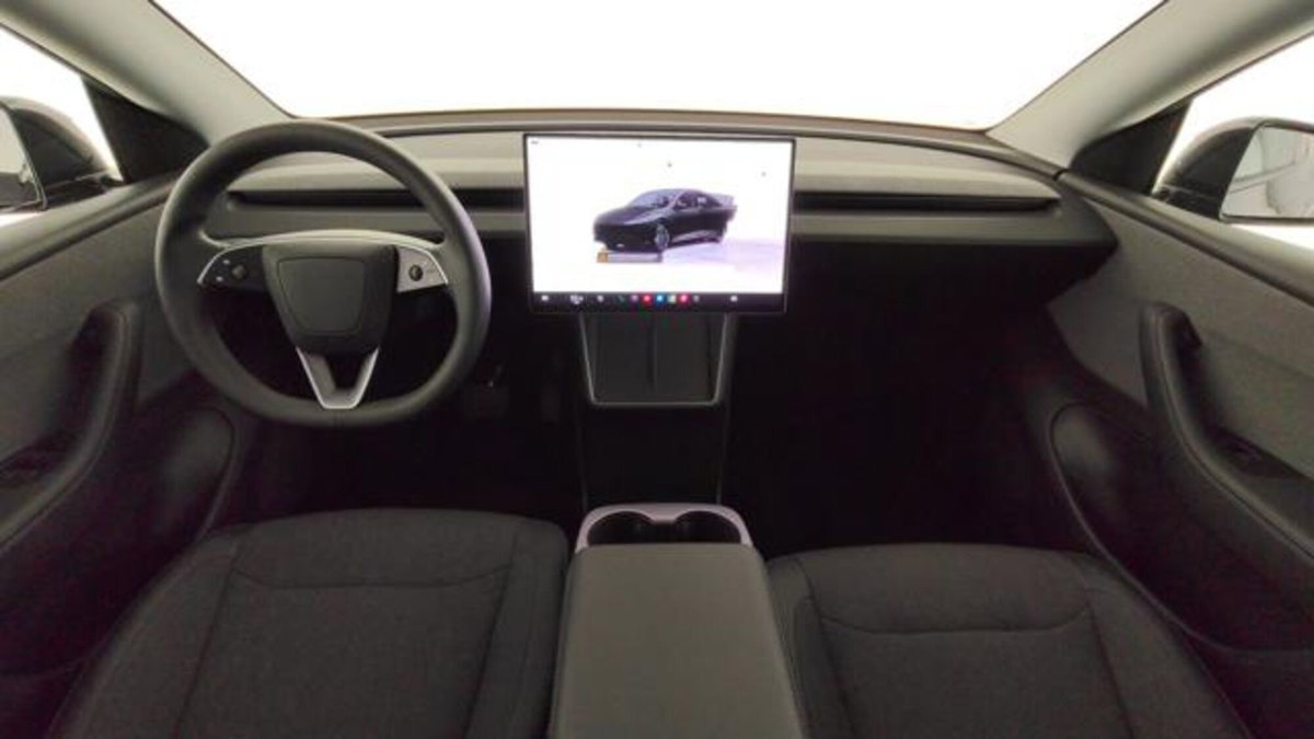 Tesla Model Y Standard Range rwd (9)