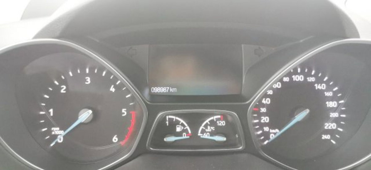 Ford Kuga 1.5 TDCI 120 CV S&S 2WD Titanium (10)