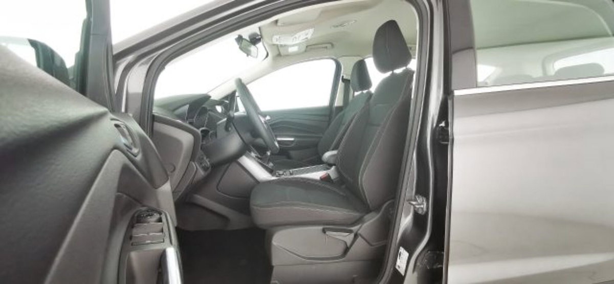 Ford Kuga 1.5 TDCI 120 CV S&S 2WD Titanium (13)