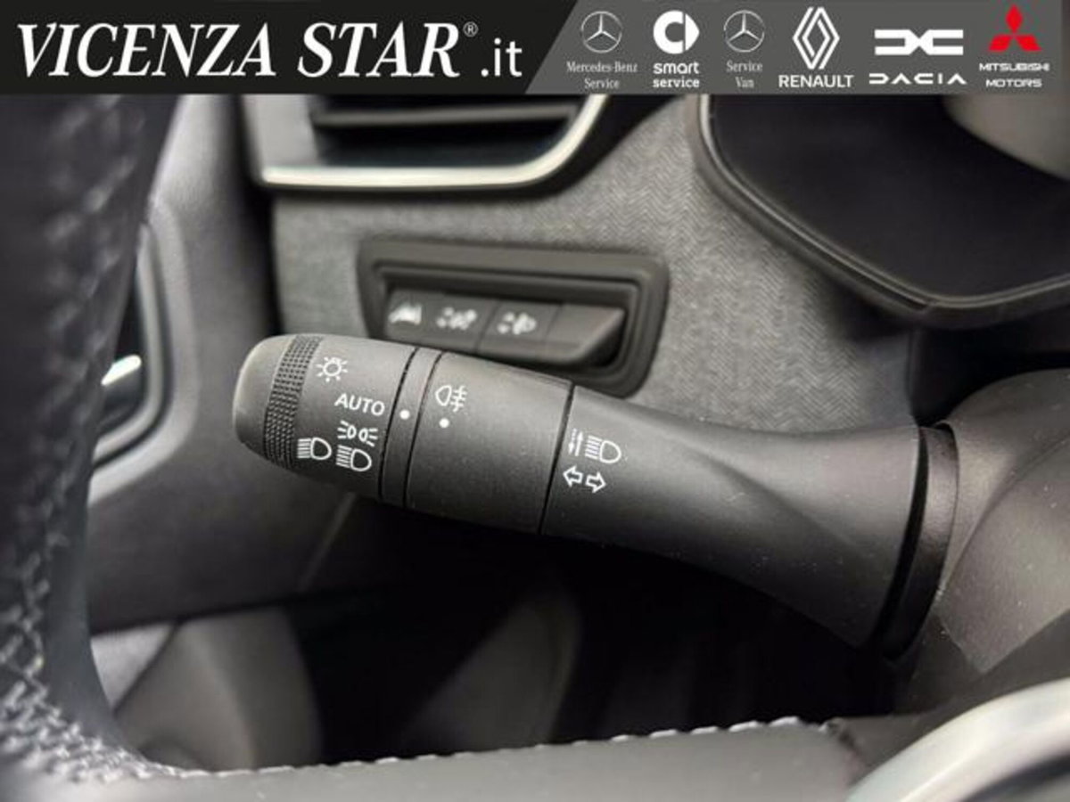 Renault Clio 1.0 tce Techno 90cv (17)