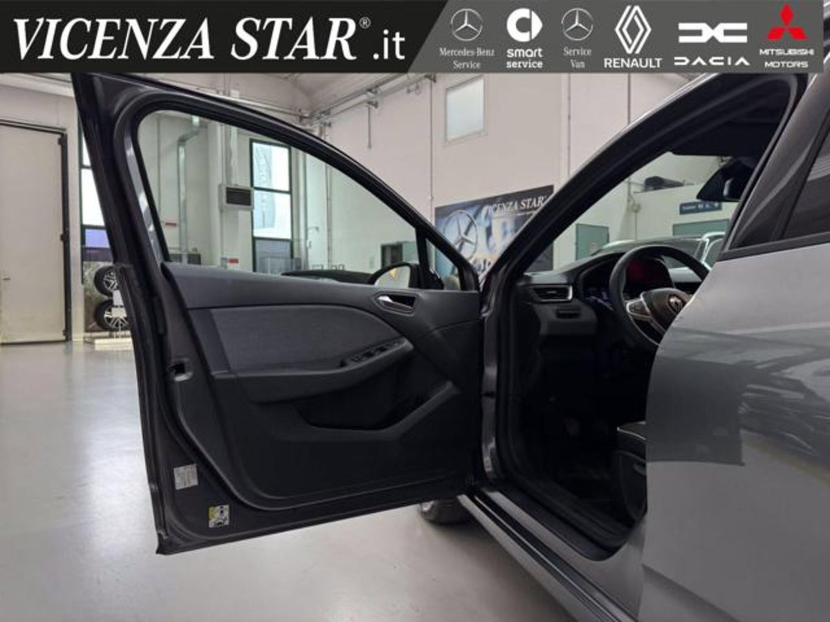 Renault Clio 1.0 tce Techno 90cv (17)