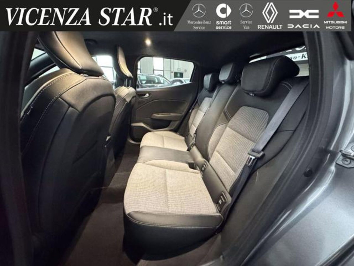 Renault Clio 1.0 tce Techno 90cv (8)