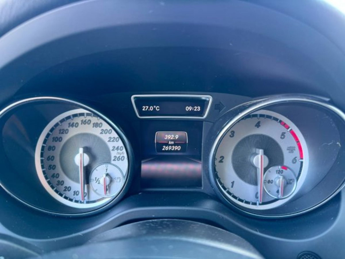 Mercedes-Benz CLA 200 CDI Premium (10)