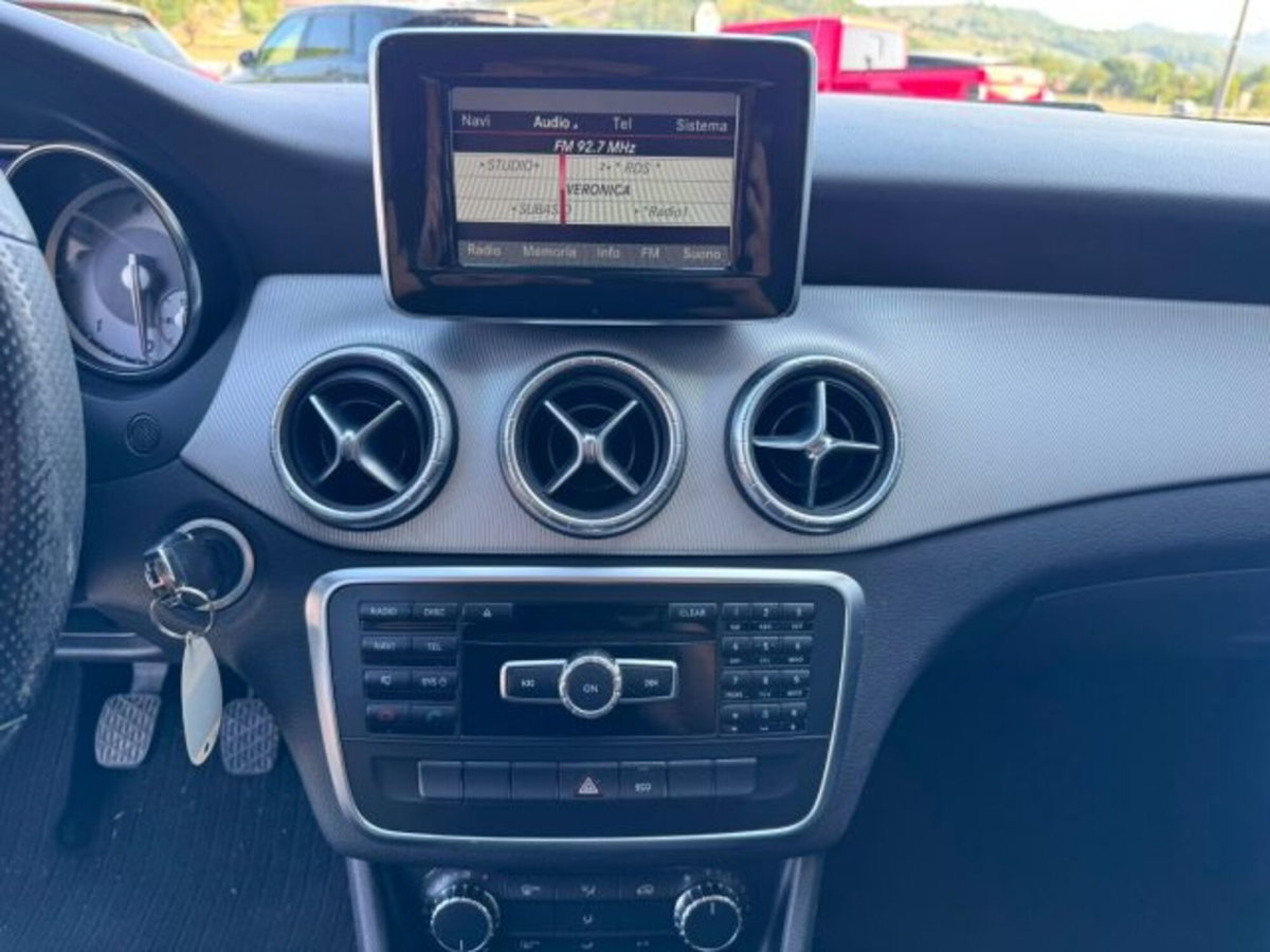 Mercedes-Benz CLA 200 CDI Premium (13)