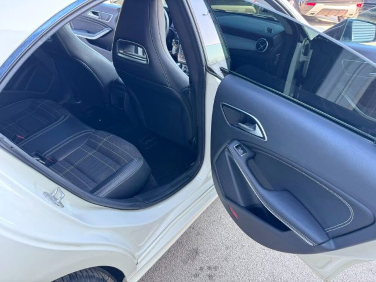 Mercedes-Benz CLA 200 CDI Premium (20)