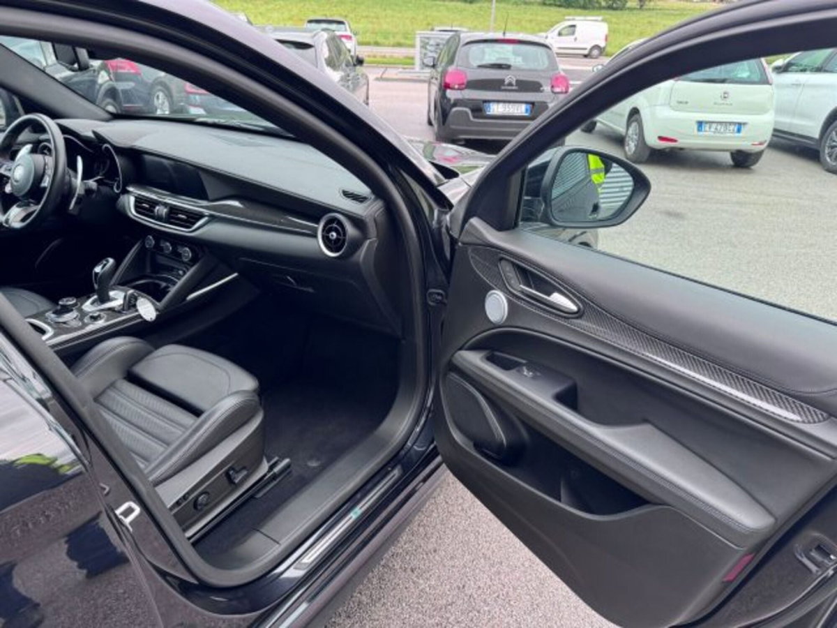 Alfa Romeo Stelvio Stelvio 2.9 Bi-Turbo V6 510 CV AT8 Quadrifoglio (11)