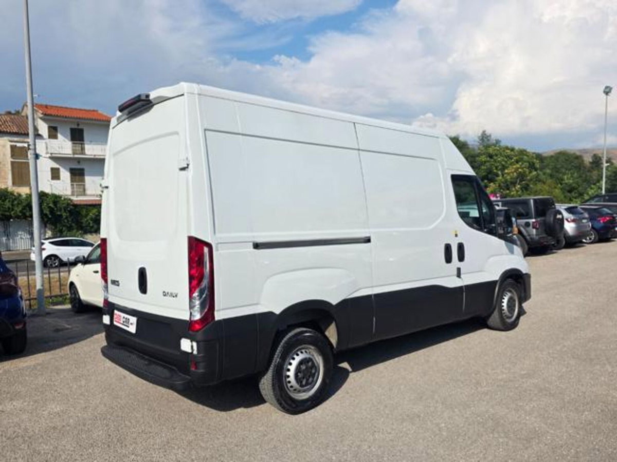 Iveco Daily Furgone 35S12DV CRV 2.3 HPT PLM-TM-DC 5p. Furgone (6)