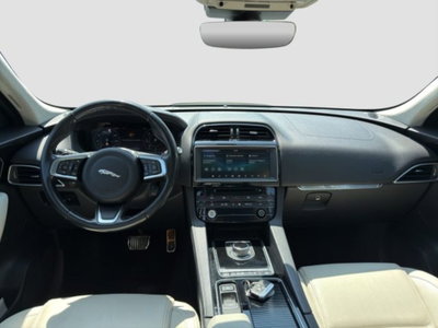 Jaguar F-Pace 2.0 D 180 CV AWD Prestige (12)