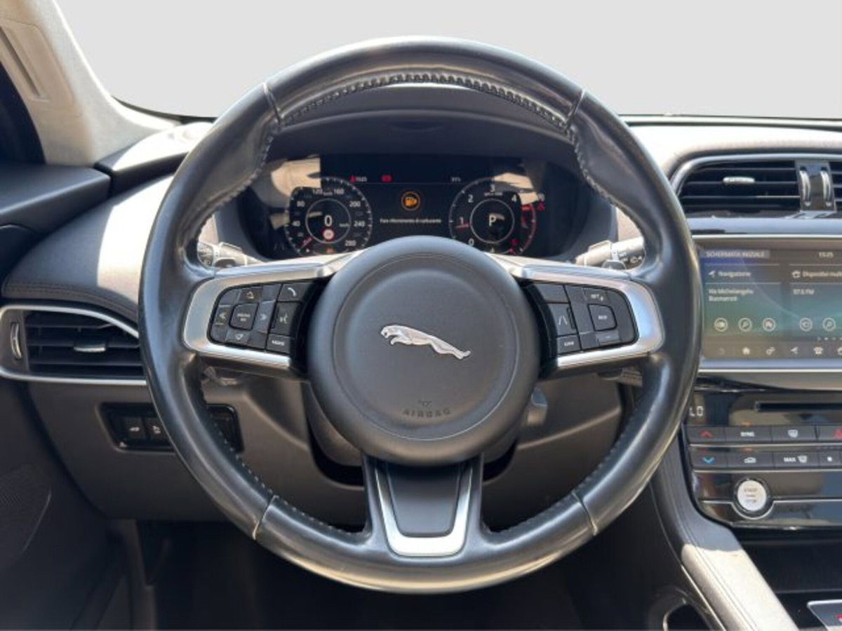 Jaguar F-Pace 2.0 D 180 CV AWD Prestige (13)