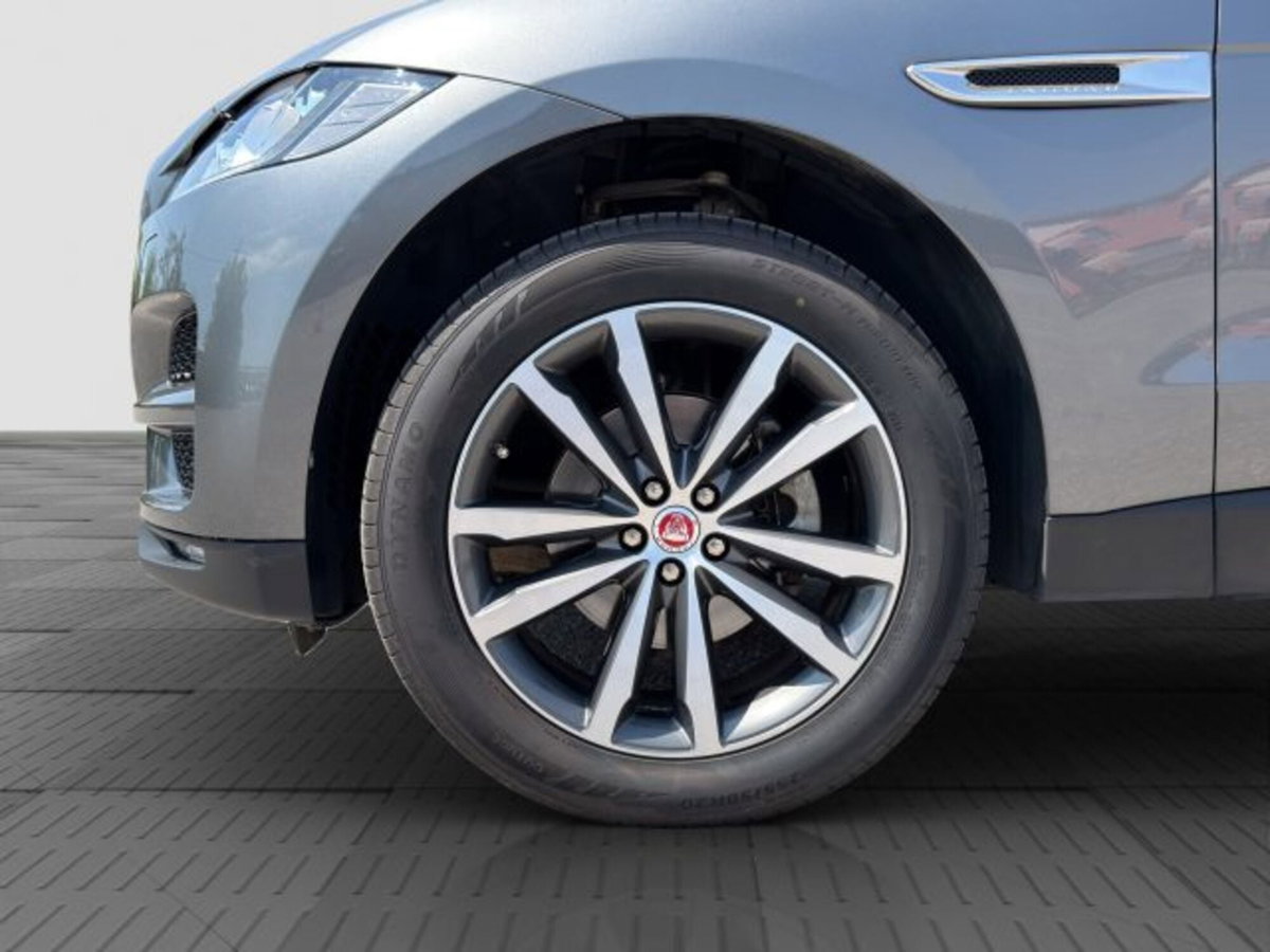 Jaguar F-Pace 2.0 D 180 CV AWD Prestige (16)