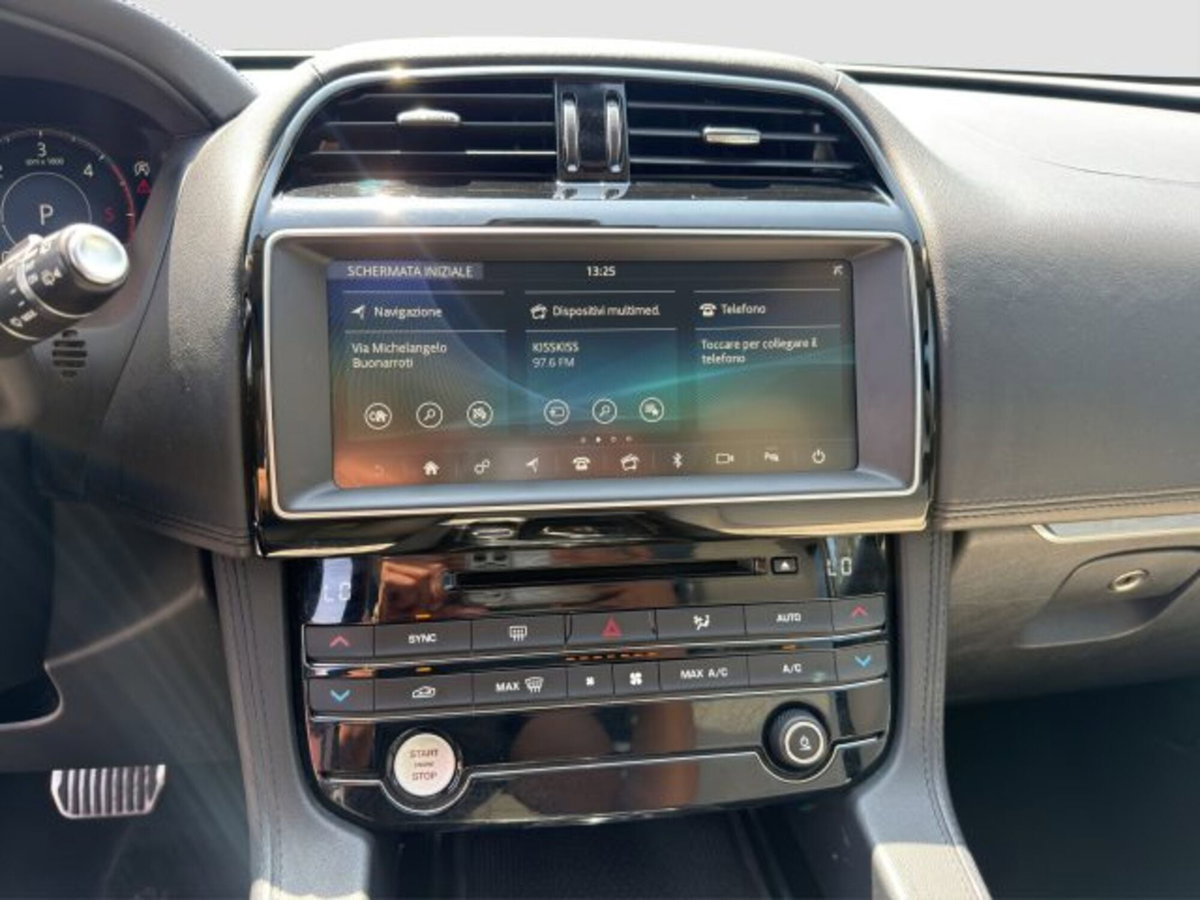 Jaguar F-Pace 2.0 D 180 CV AWD Prestige (17)