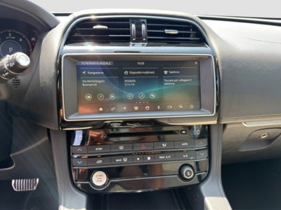 Jaguar F-Pace 2.0 D 180 CV AWD Prestige (17)