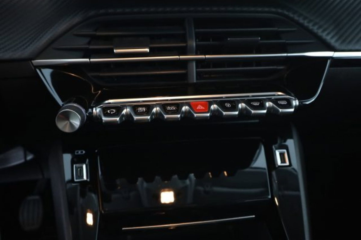 Peugeot 208 PureTech 100 Stop&Start EAT8 5 porte Allure Pack (13)