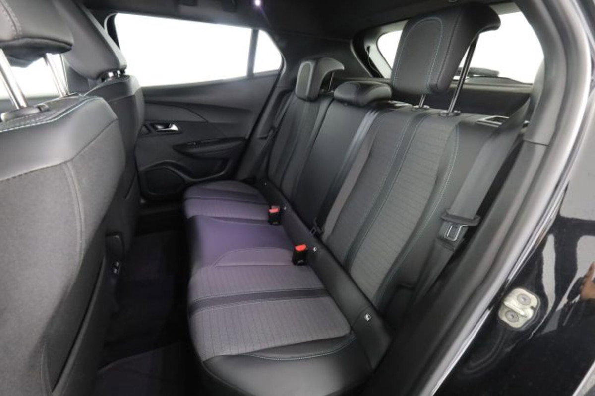 Peugeot 2008 PureTech 130 S&S EAT8 Allure Pack (3)