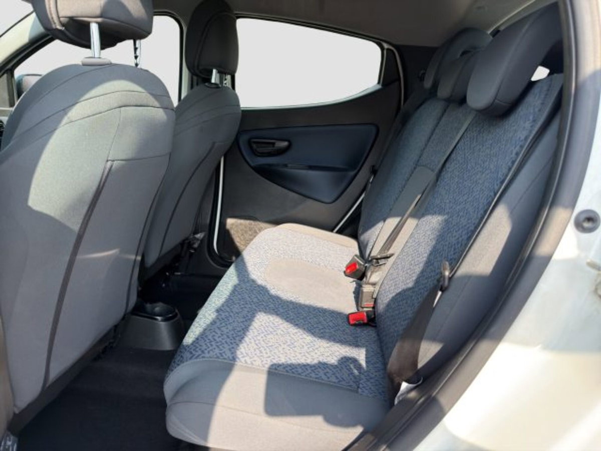 Lancia Ypsilon 1.0 FireFly 5 porte S&S Hybrid Gold Plus (11)