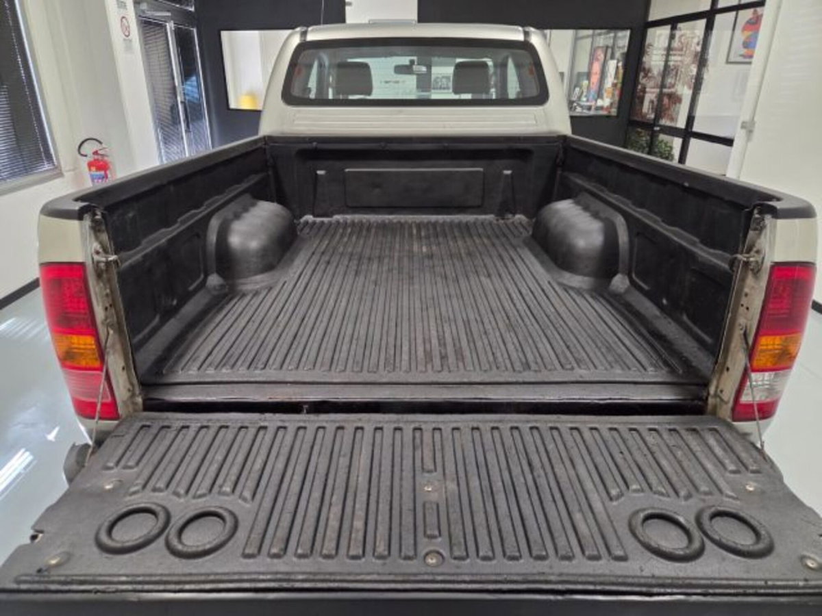 Toyota Hilux 2.5 D-4D 4WD 2p. Extra Cab DLX (12)