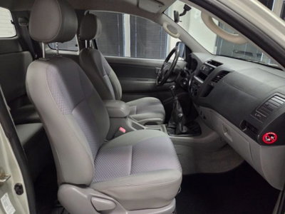 Toyota Hilux 2.5 D-4D 4WD 2p. Extra Cab DLX (16)
