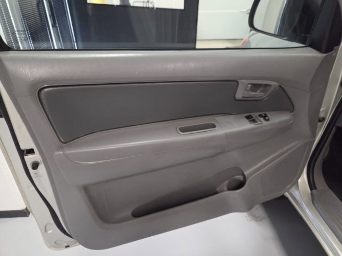 Toyota Hilux 2.5 D-4D 4WD 2p. Extra Cab DLX (18)