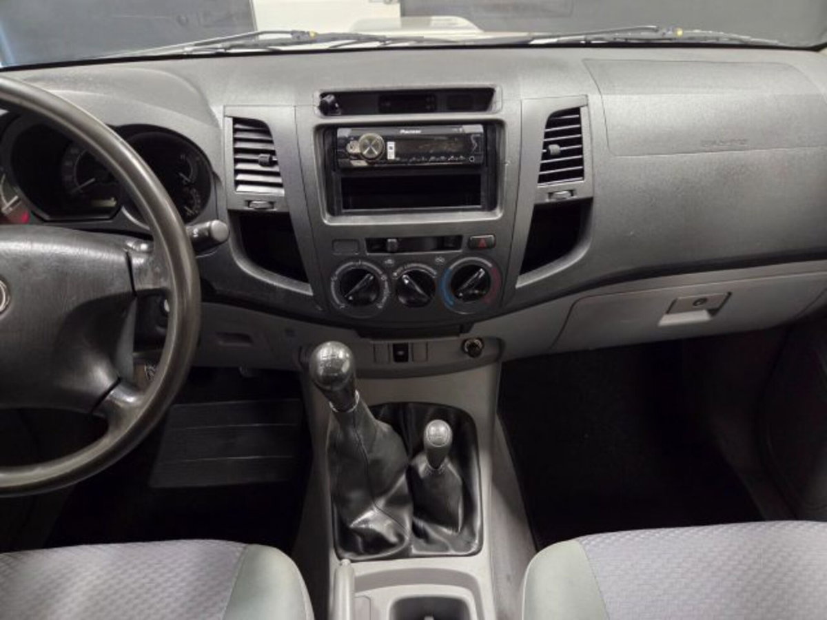 Toyota Hilux 2.5 D-4D 4WD 2p. Extra Cab DLX (20)