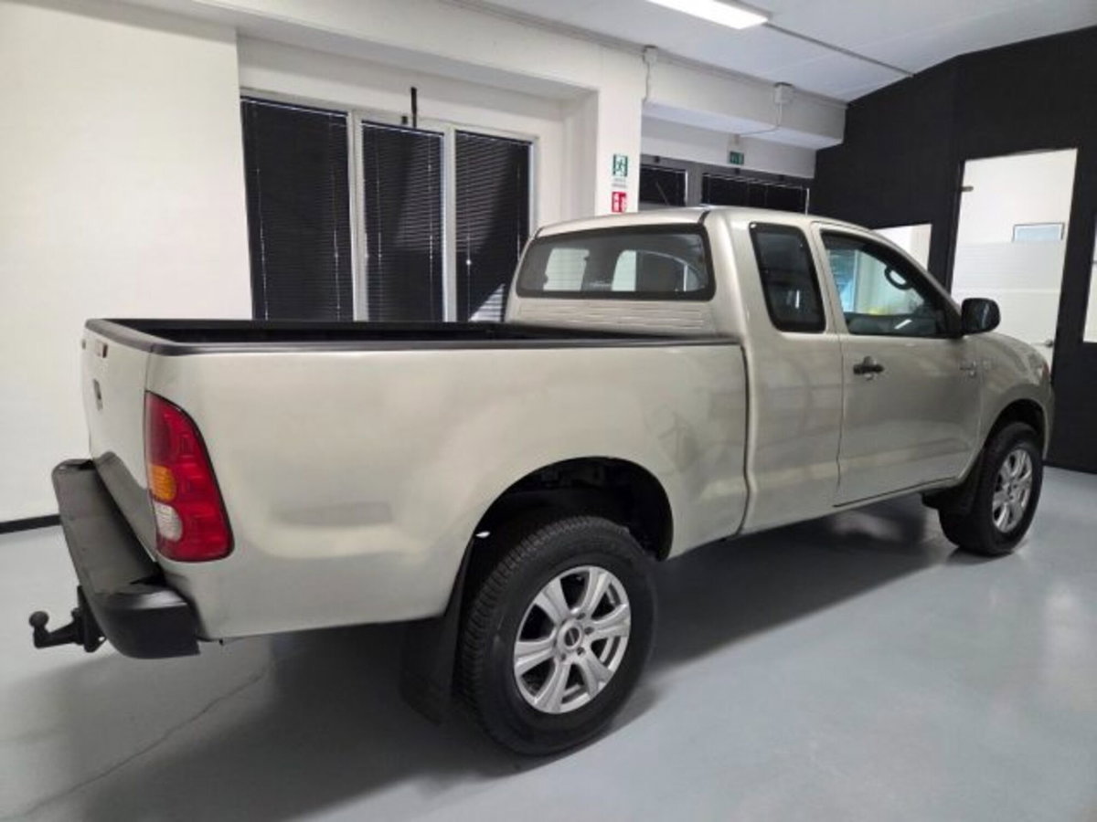 Toyota Hilux 2.5 D-4D 4WD 2p. Extra Cab DLX (4)