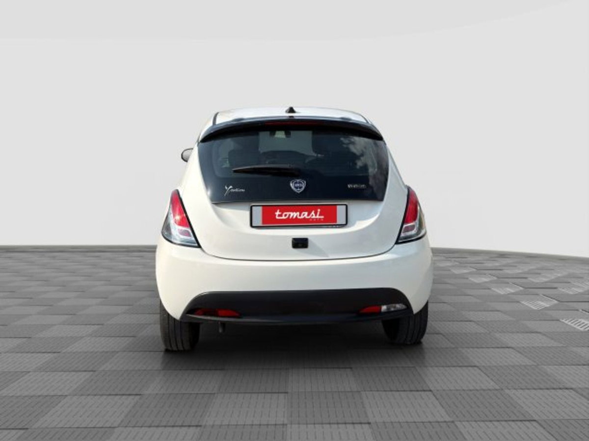 Lancia Ypsilon 1.0 FireFly 5 porte S&S Hybrid Gold Plus (4)
