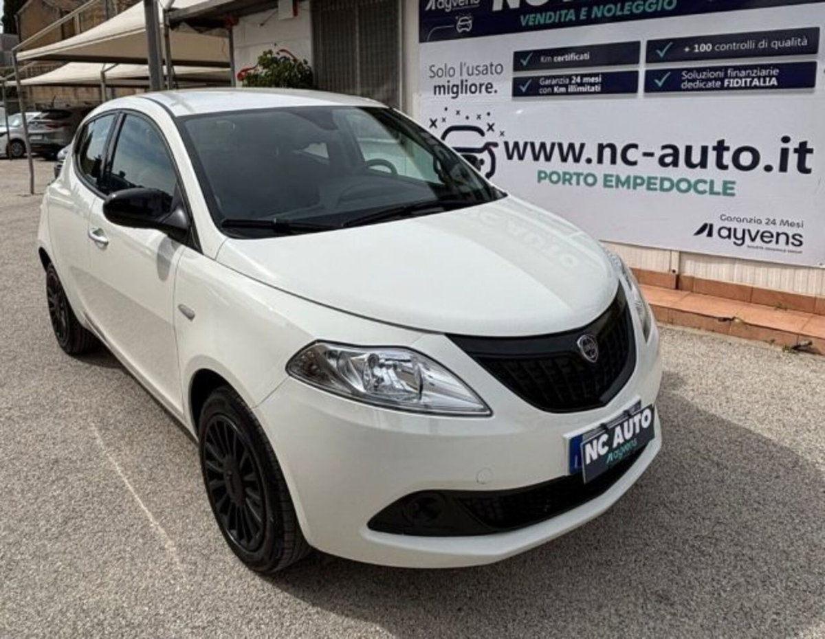 Lancia Ypsilon 1.0 FireFly 5 porte S&S Hybrid Silver Plus