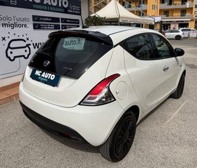 Lancia Ypsilon 1.0 FireFly 5 porte S&S Hybrid Silver Plus (3)