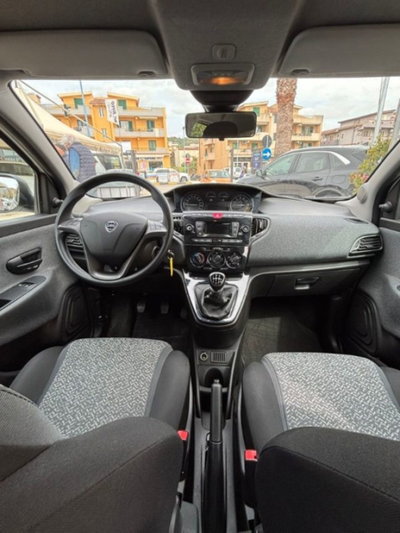 Lancia Ypsilon 1.0 FireFly 5 porte S&S Hybrid Silver Plus (4)