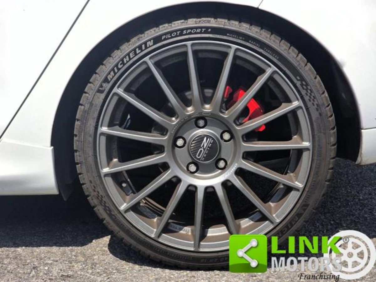 Renault Clio 1.6 T 220CV EDC Start&Stop 5 porte R.S. Trophy (15)