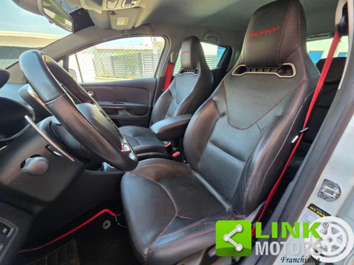 Renault Clio 1.6 T 220CV EDC Start&Stop 5 porte R.S. Trophy (4)