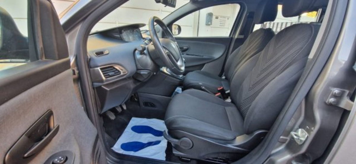 Lancia Ypsilon 1.0 FireFly 5 porte S&S Hybrid Ecochic Gold (6)
