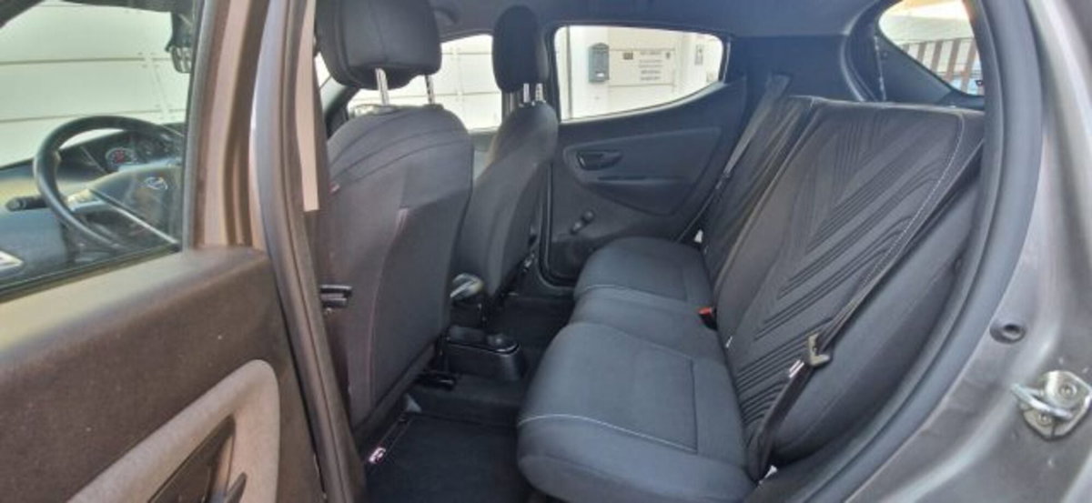 Lancia Ypsilon 1.0 FireFly 5 porte S&S Hybrid Ecochic Gold (7)