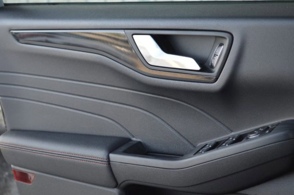 Ford Kuga 1.5 EcoBlue 120 CV 2WD ST-Line (15)