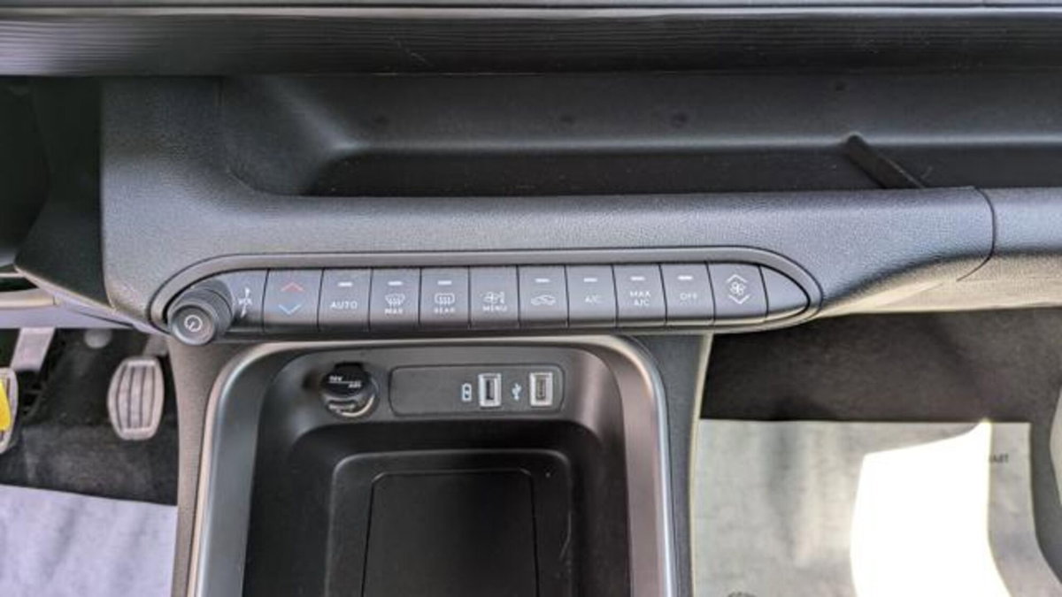 Jeep Avenger 1.2 turbo Altitude fwd 100cv (13)