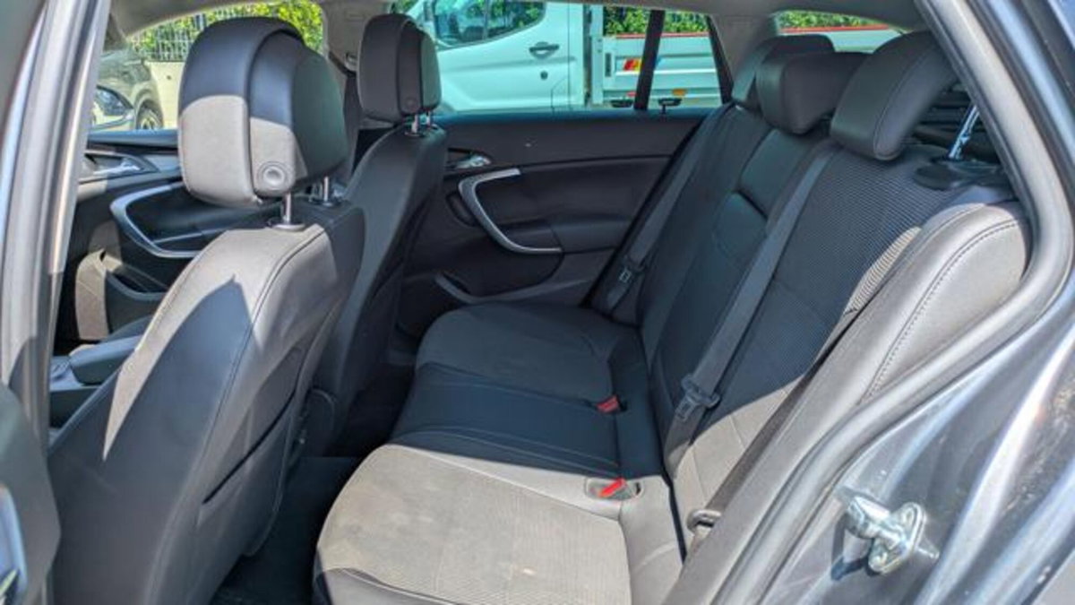 Opel Insignia Station Wagon CDTI 160CV ecoFLESports Cosmo (11)